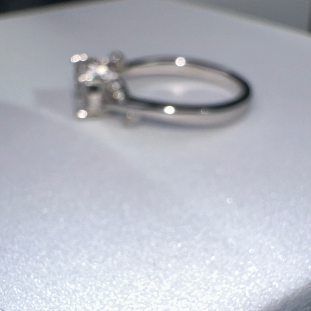 Dazzling Silver Ring with Clear Gemstones Moissanite 1 CT size 5 - Picture 5 of 7